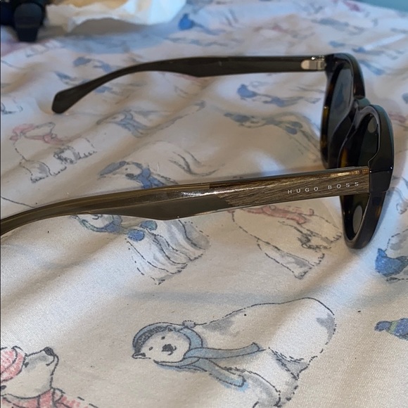 Sunglasses - Picture 3 of 4